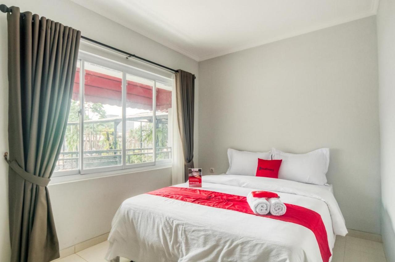 Wisma tamu Reddoorz Near Pondok Cabe Airport 2